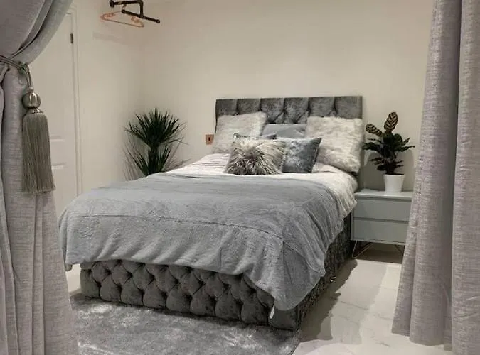 Bury St Edmunds - Apartment - Sleeps 2 - Parking