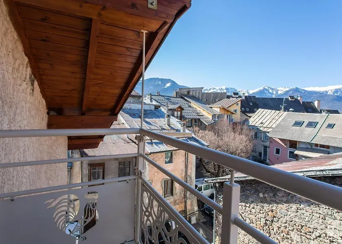 Le Coq Charmant Petit Studio Climatise En Centre Ville D'Embrun