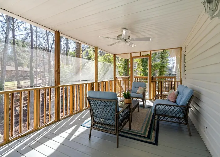 Decked Out Getaway, Pine Mtn Trail, Pet Friendly