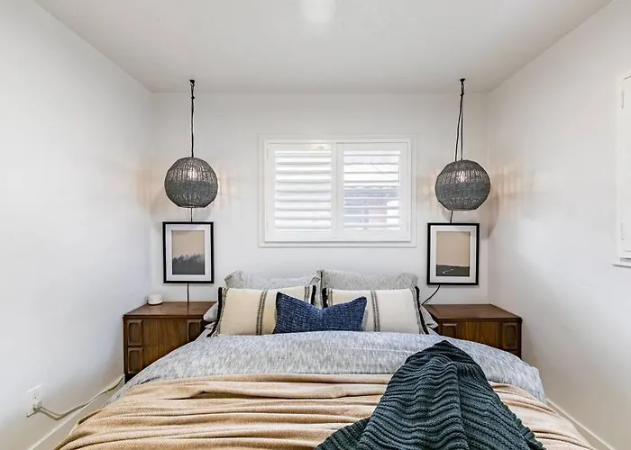 Modern Rustic Stay With Hot Tub Near Downtown