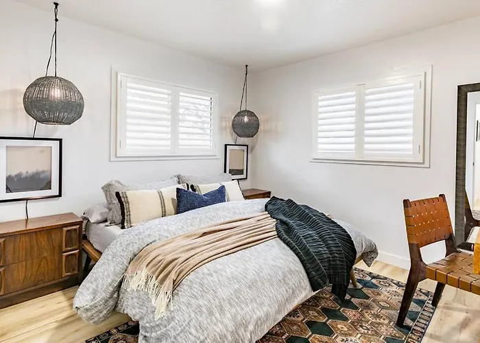 Modern Rustic Stay With Hot Tub Near Downtown