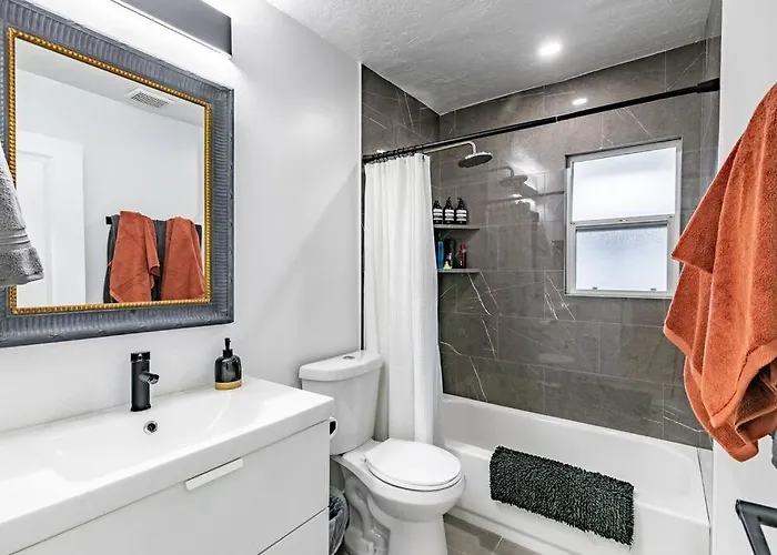Modern Rustic Stay With Hot Tub Near Downtown