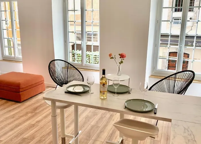 Wonderhost, Quartier Du Chateau, Superbe Appartement Avec Parking Aragon