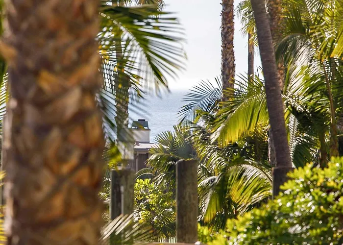 'Deja Blue' Oceanside Condo On Beach W/ Pools!