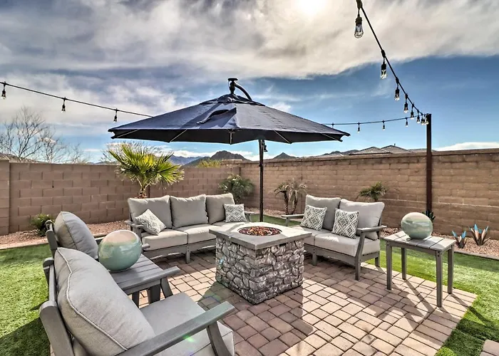 Heated Pool + Putting Green: Goodyear Retreat!