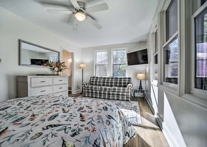 Sapphire Home W/ Grill & Pool Access