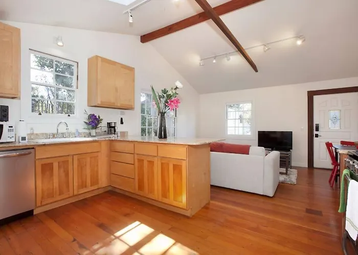Berkeley Cottage, Comfy, Stylish Good Wi-Fi