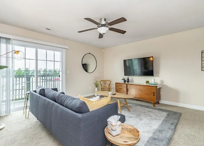 Contemporary Stay In Central Peoria