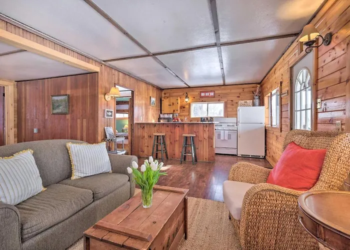 8 Mi To Saddleback Ski Area: Cabin W/ Fire Pit