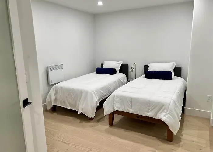 Oceanfront Fully Remodeled 2Br 2Ba, Pool, Hot Tub, Gated Parking