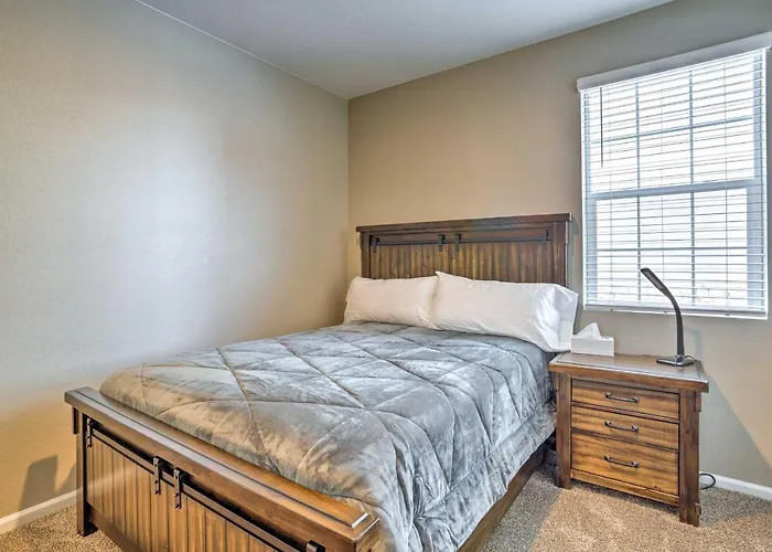 10 Mi To Dia: Spacious Aurora House W/ Yard!