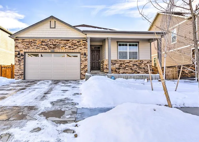 10 Mi To Dia: Spacious Aurora House W/ Yard!