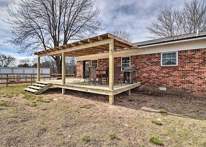 Greers Ferry Home On 40 Acres 1/4 Mi To Lake!