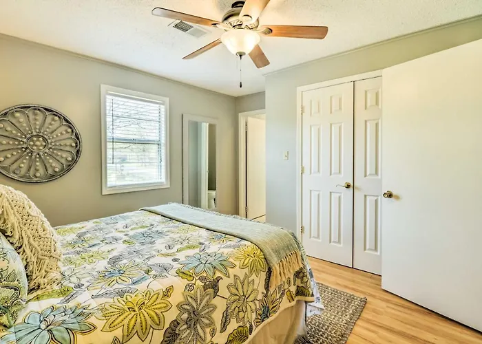 Charming Home W/ Porch: Walk To Greers Ferry Lake!
