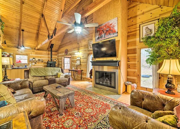 Quiet Cabin Retreat On 30 Acres Near Kentucky Lake