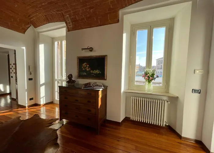 Large, Luxurious Family Apartment In Biella'S Historic Center