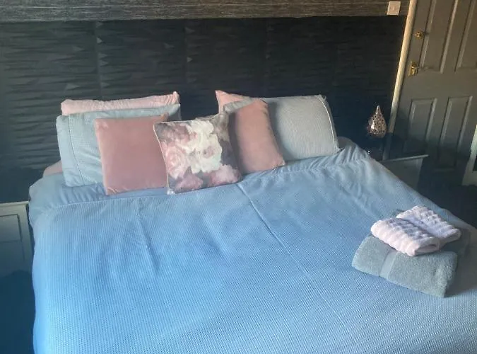 The Woodszz Guest House