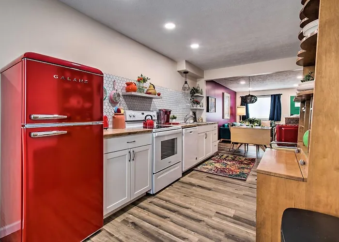 Ideally Located House - 9 Mi From Route 66!