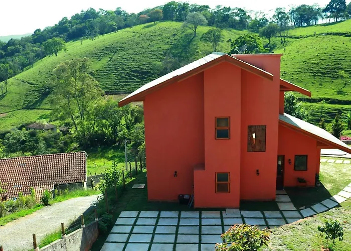 Refúgio nas Montanhas Vista incrível, Piscina e a 2 km do centrinho