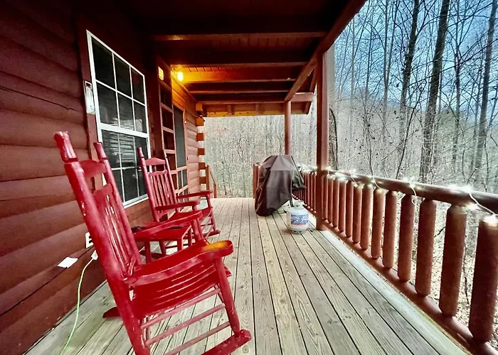 Good Life Cabin 1 - Rustic Log Cabin