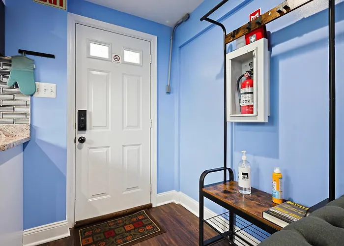 Beautiful 2 Bedroom 1 Bath Unit