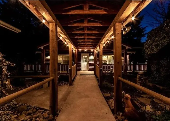 Little Bear'S Bungalow; Log Cabin W/Mountain Views