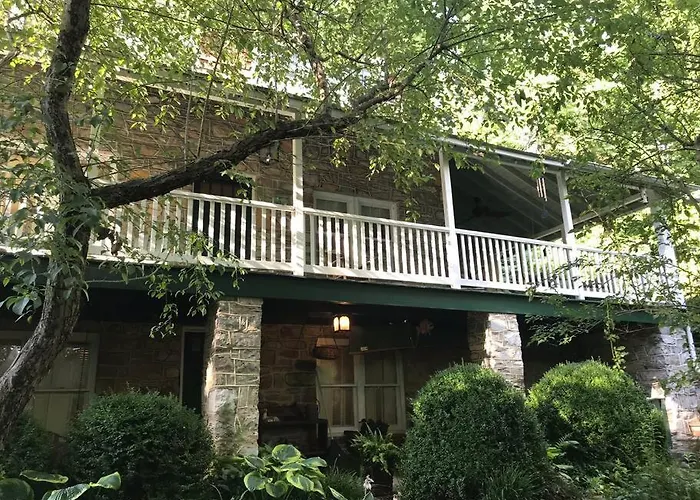 Lock Keepers Cottage On C&O Canal/Potomac River