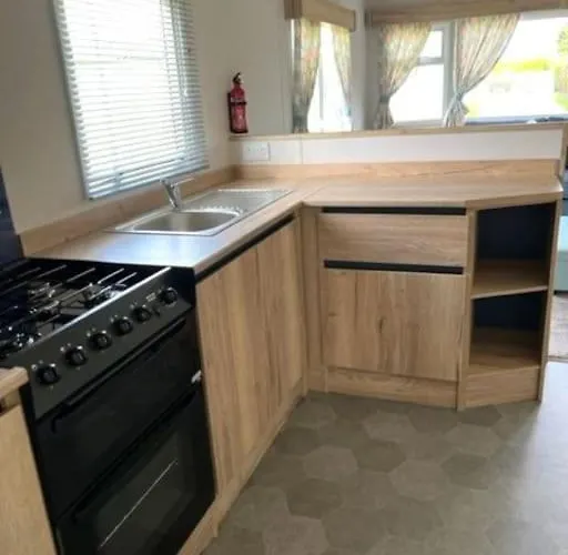 Leylandii 2 Bed Holiday Home In Picturesque Town.