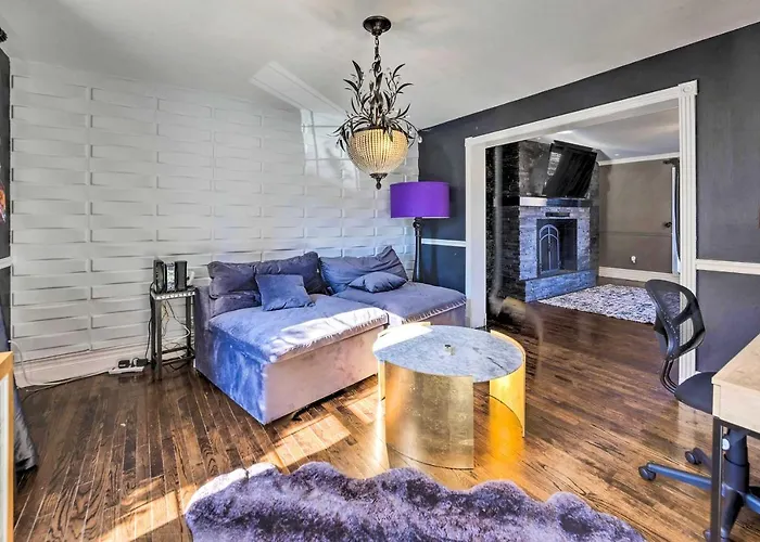Saint Charles House Near Historic Downtown!