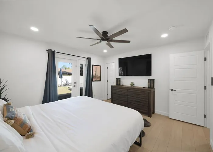 Modern Home With Pool Near Asu & Scottsdale