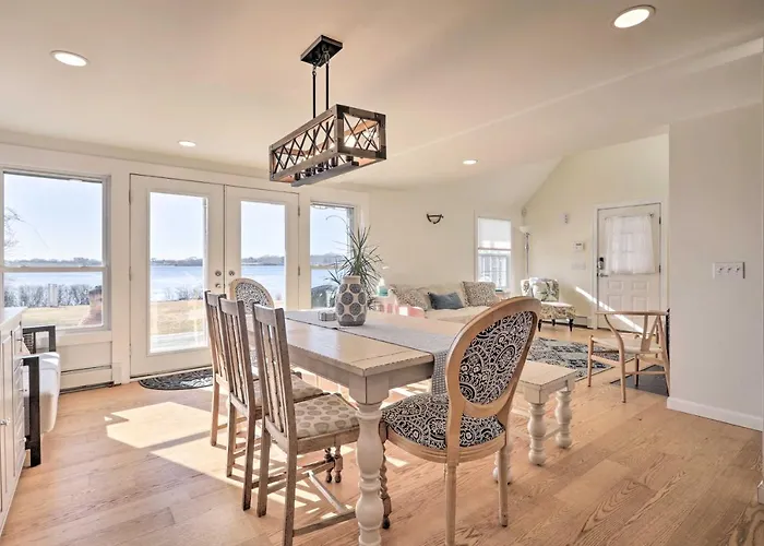 Kayaks, Deck & Pond Access: Rhode Island Retreat!