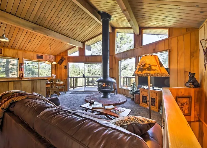 5 Mi To Big Bear Mtn Resort: Cozy Cabin W/ Deck