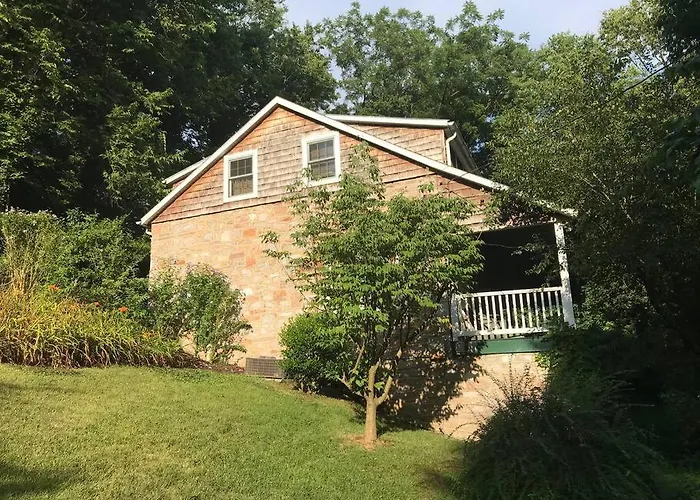 Lock Keepers Cottage On C&O Canal/Potomac River