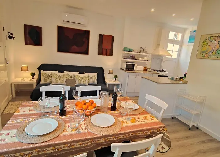 Casa Con Jardin A 30 Metros De La Playa. Vl.