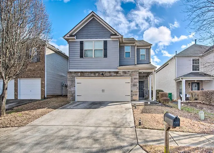 Suburban Atlanta Vacation Home ~ 3 Mi To Airport!
