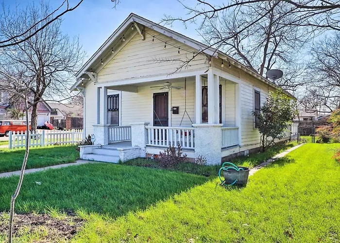 Georgetown Vacation Rental Close To Town Square!