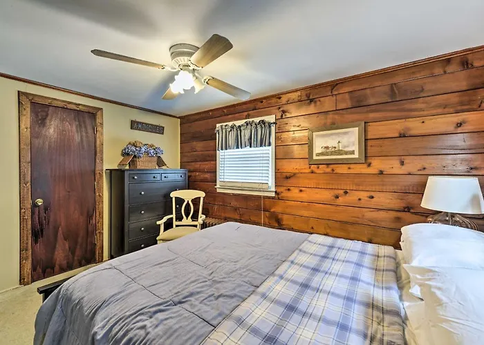 Seaside Park Apt: Outdoor Shower, Walk To Beach!