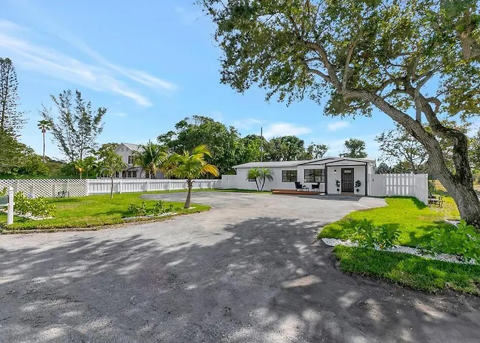 * New* The Bungalow Jupiter! - Moremoments Rentals