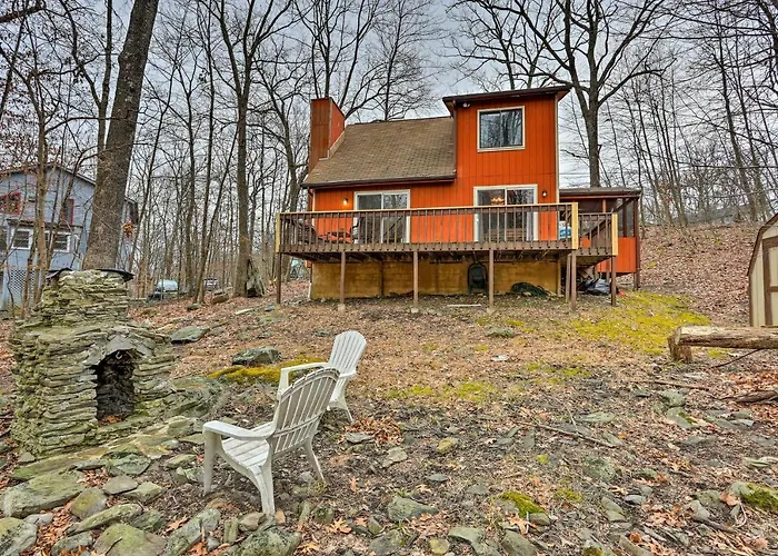 4 Mi To Tubing: Cozy Bushkill Cabin W/ Deck!