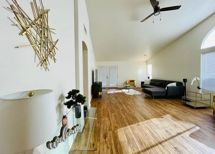 Glendale Gem With Pool & Office In Prime Location