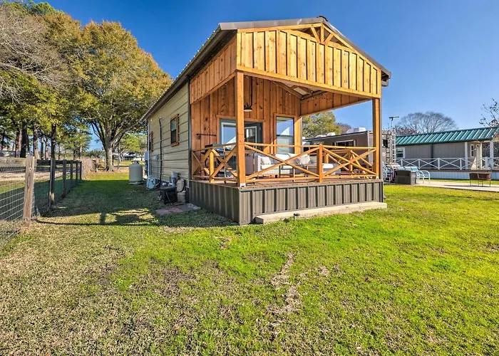 New-Build Waterfront Cabin, Lake Conroe