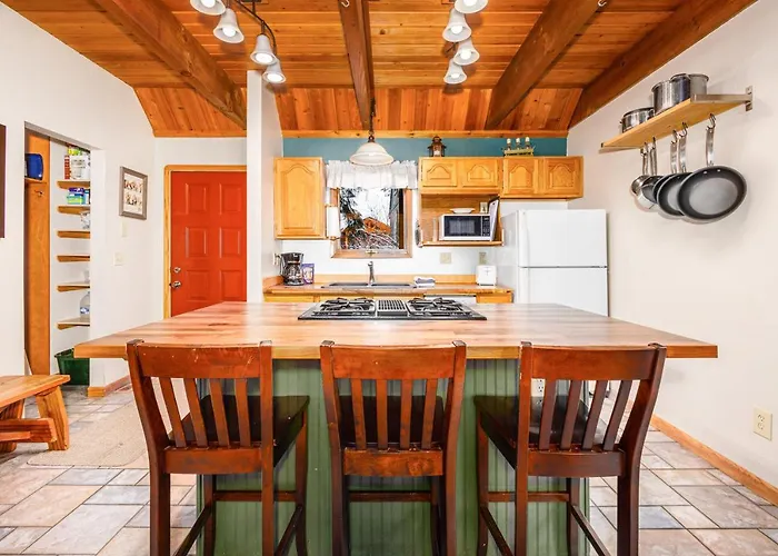 Two-Bedroom Plus Loft Chalet W Mountain Views