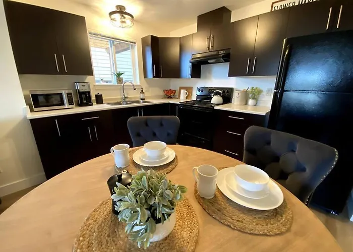 Cozy Lakeview Suite