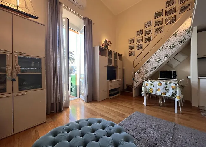Al Castello: Romantic Seaside Retreat with Castle Views