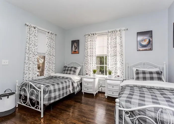 2 Bedroom Apartment Near Bristol Center