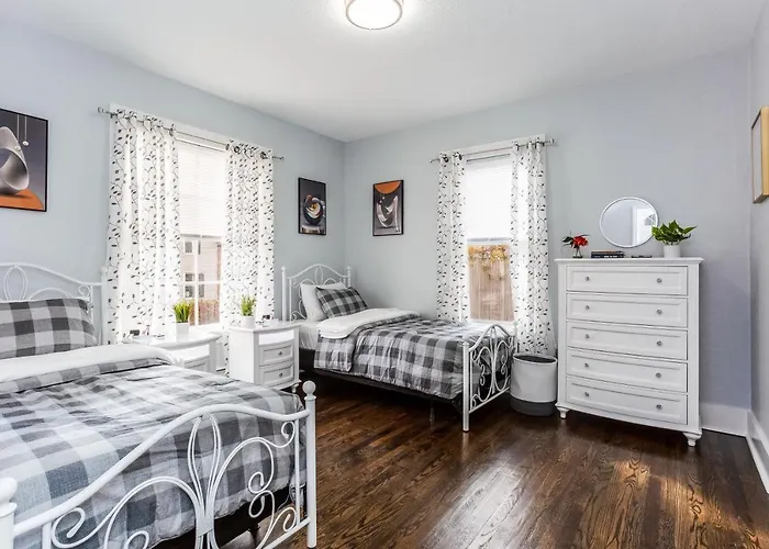 2 Bedroom Apartment Near Bristol Center