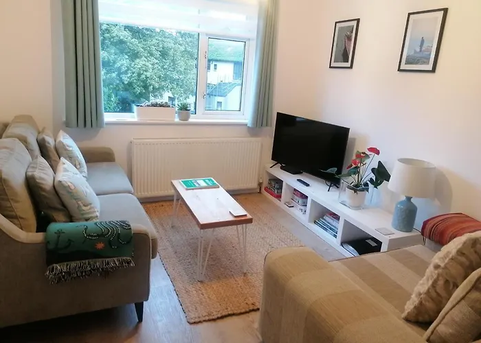 Starboard Side Brixham - Ideal Seaside Getaway With Parking