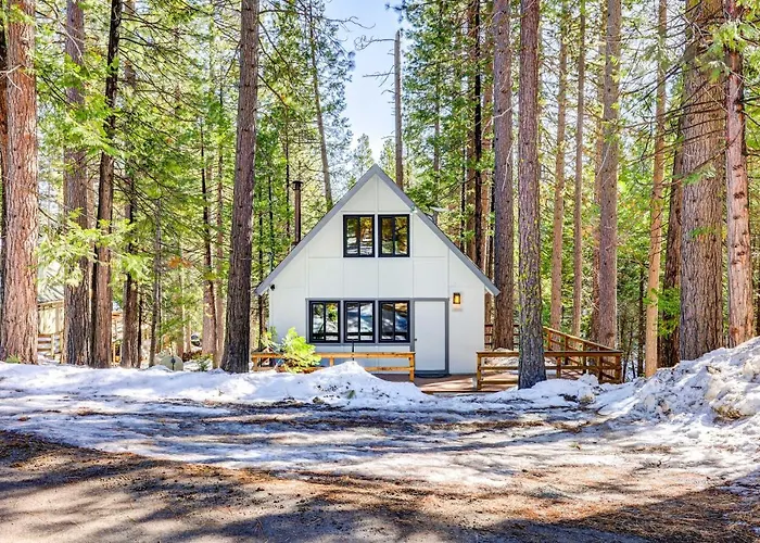 Hike, Fish & Explore: California Cabin W/ Deck!