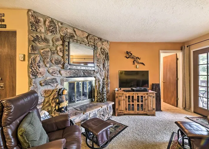 Mountain-View Angel Fire Condo: Walk To Skiing