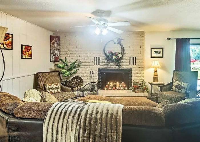 Patio & Yard: Dtwn Cottonwood Home!